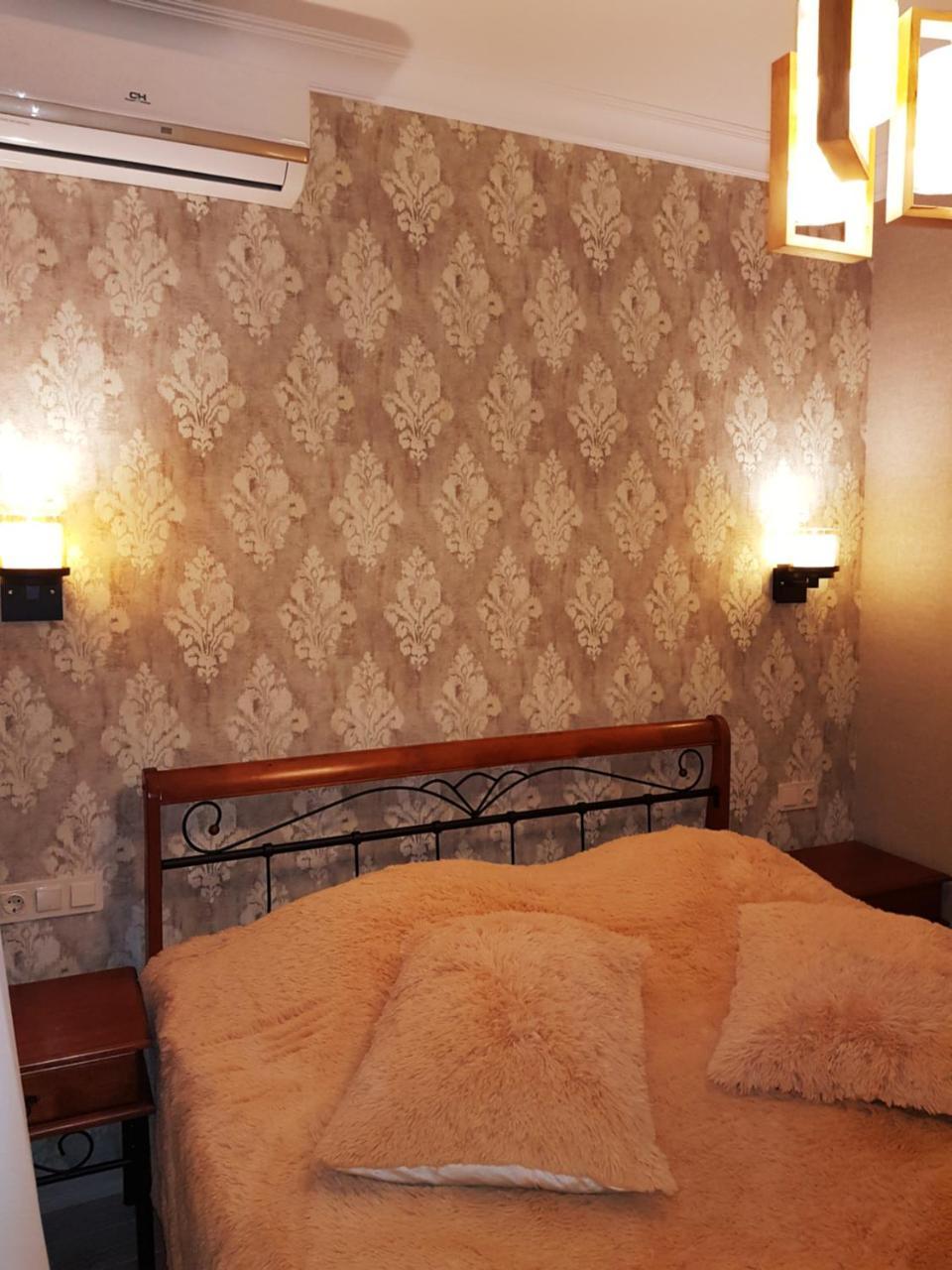 Piazza Batumi Guesthouse Kültér fotó