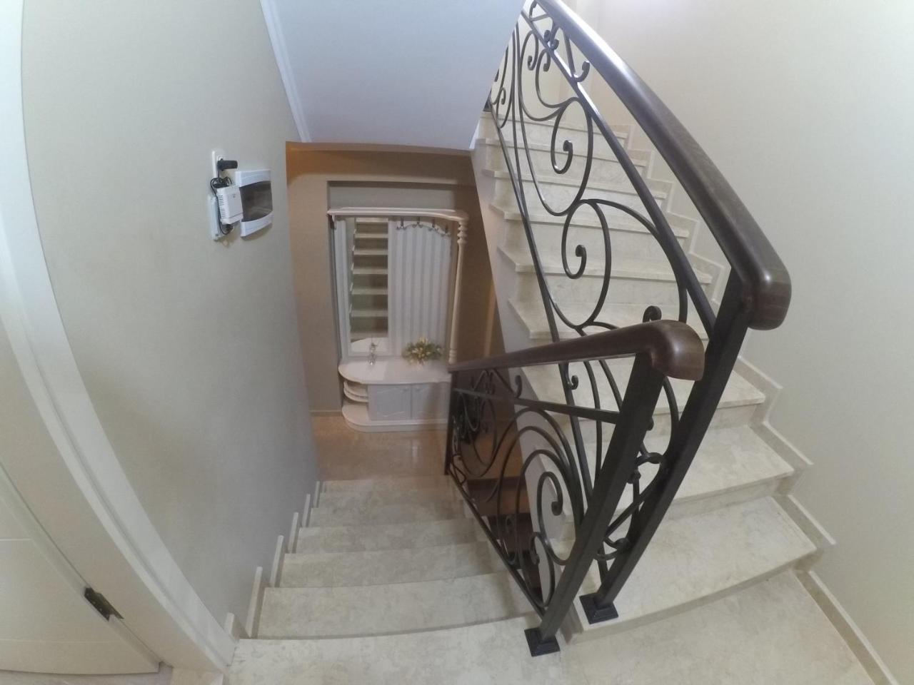 Piazza Batumi Guesthouse Kültér fotó