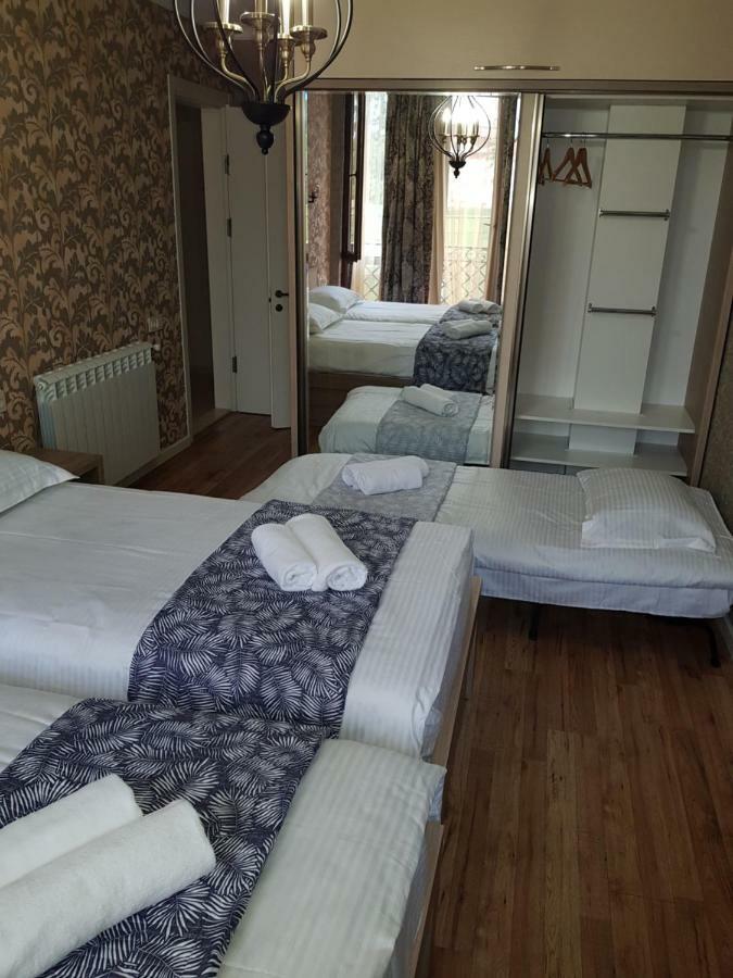 Piazza Batumi Guesthouse Kültér fotó