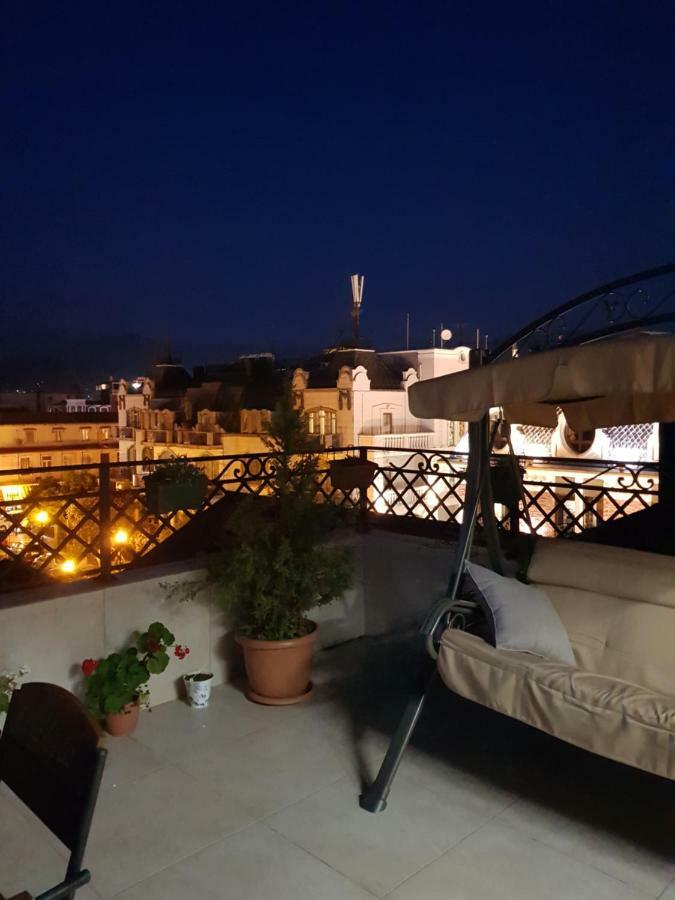 Piazza Batumi Guesthouse Kültér fotó