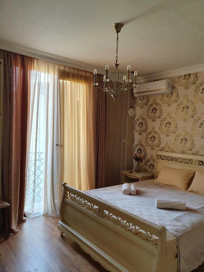 Piazza Batumi Guesthouse Kültér fotó