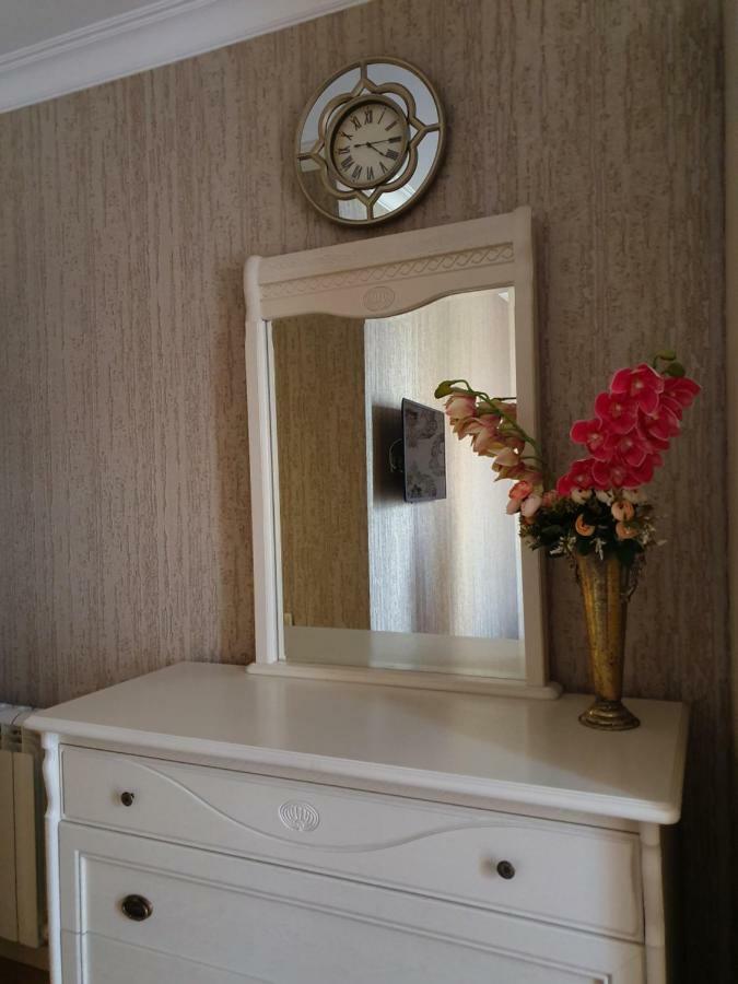 Piazza Batumi Guesthouse Kültér fotó