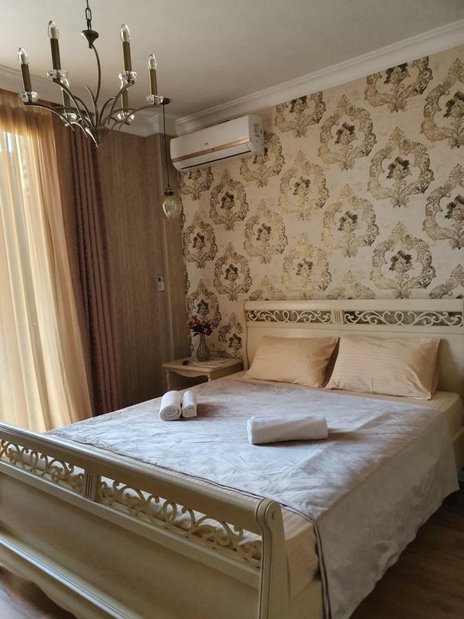 Piazza Batumi Guesthouse Kültér fotó